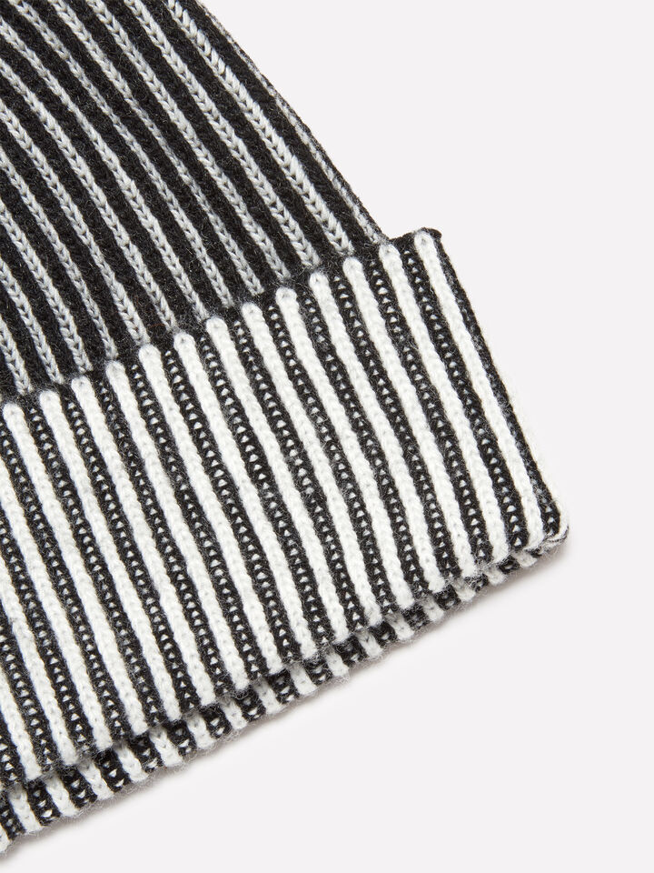 Black knit hat - null - Black | Sisley image number 2